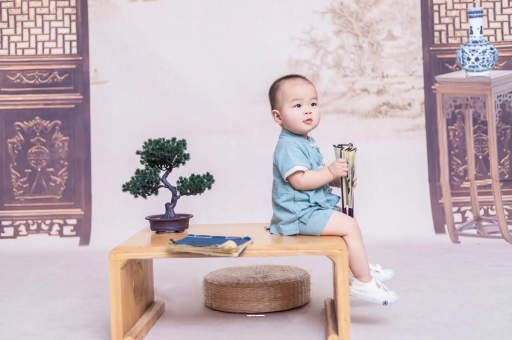 德宏宝宝眼睛肿是什么原因
